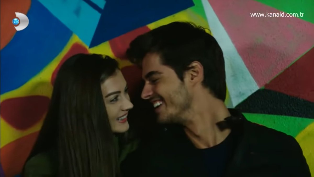 En iyi çiftlerde bugün #GüneşinKızları dizisinin sevilen çifti #SavNaz'ı anıyoruz. Burcu Özberk ve Berk Atan'ın muhteşem uyumuyla oldukça güzel sahneler izlediğimiz şahane bir diziydi. Kimler izlemişti bu güzel çifti? 😍