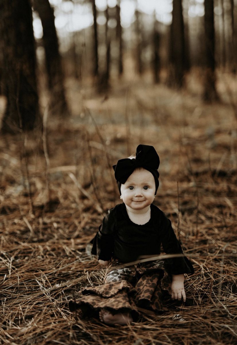 Look how PERFECT my niece is 🥺