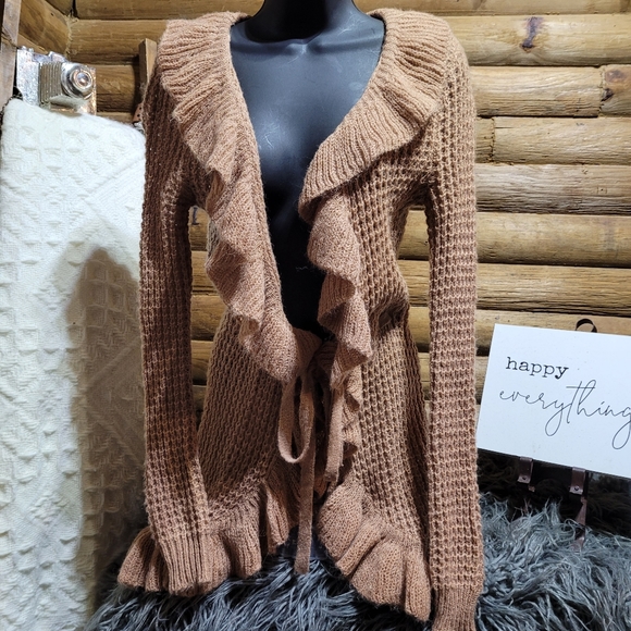 Montage_Decor's tweet photo. So good I had to share! Check out all the items I'm loving on @Poshmarkapp #poshmark #fashion #style #shopmycloset #chasingheaven #ginatricot: https://t.co/SijovqvpHL https://t.co/Z1TwMpNrlH