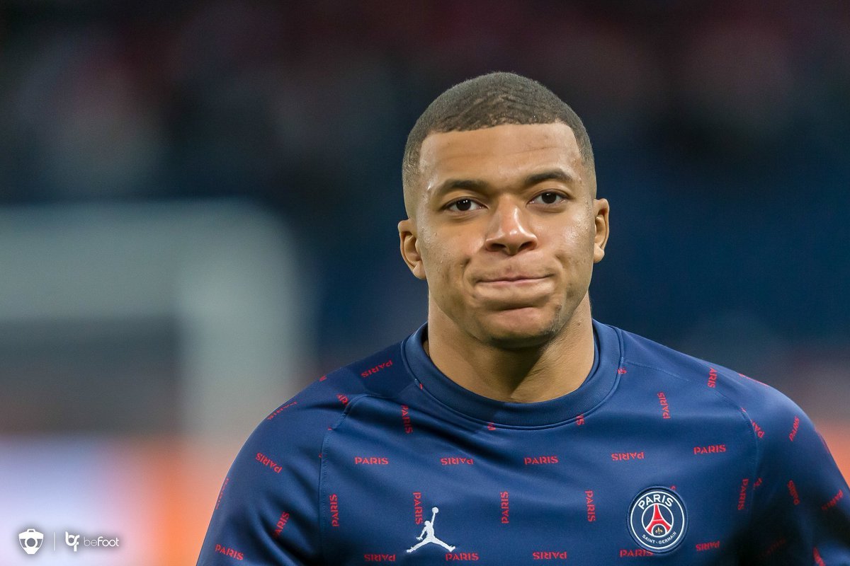 _BeFootball's tweet image. 🔴 𝗕𝗥𝗘𝗔𝗞𝗜𝗡𝗚 ! Alors que tout le monde l'annonçait partir libre cet été, Kylian Mbappé négocierait avec le PSG une prolongation de contrat à court terme ! ❤️💙

(@TeleFootball)