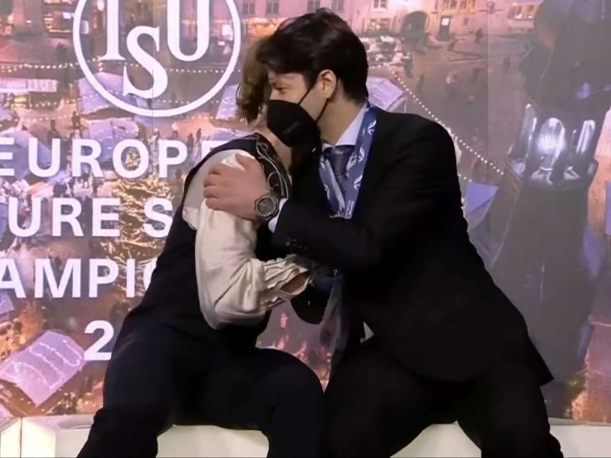 ramonateam's tweet photo. Стефан. Денис. Kiss&amp;Cry 😍❤
Денис обновил личный рекорд в карьере - какой замечательный сезон 🤗 https://t.co/eoh90hhVUn