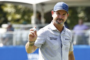 Why Is Rory Sabbatini Wearing Blue Tape On His Hat At The 22 Sony Open In Hawaii