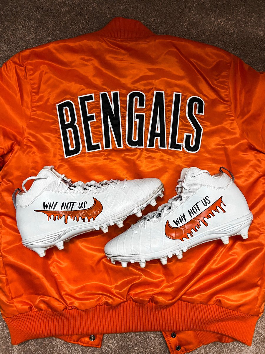 devin_young21's tweet photo. Tomorrow…👀🔥 #WhyNotUs #ShowYourStripes #SpainGang #MrUndrafted @quinton_spain @Bengals https://t.co/FStT5j0qqI
