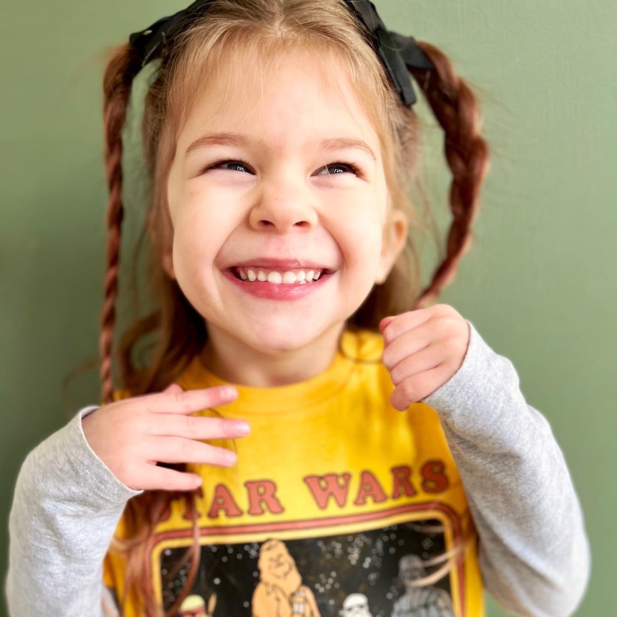 clmoore10's tweet photo. ✨ My Scruffy Lil’ Nerf Herder 😂💫💚✨
#MyAlice #MomLife #StarWars #Mombie #TGIF #Friday @starwars https://t.co/9GCOsSCshF