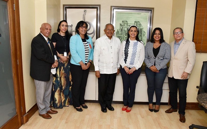 OnapiRD's tweet photo. El Director general de ONAPI, Dr. Salvador Ramos, sostuvo un encuentro con la Viceministra de Evaluación de Desempeño Institucional del MAP, Hadeline Matos y la Directora de Reconocimiento a la Excelencia y a la Mejora Continua del MAP, Leslie de León. 

#ONAPI
#MAP https://t.co/IAFldeQhSk