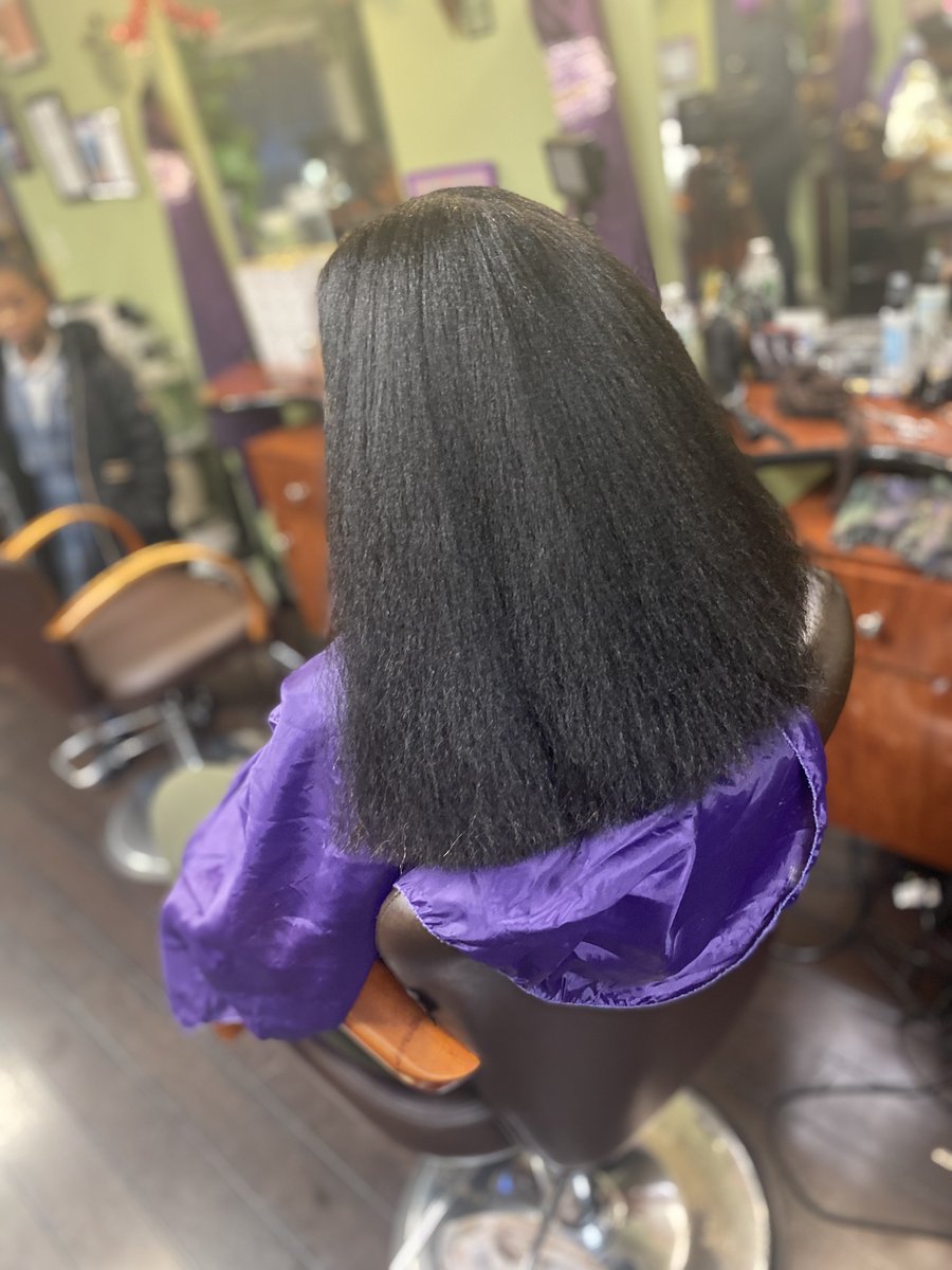 boutique_ny's tweet photo. Cleanse, condition, blow, trim and silk press for this beauty. #beautiful #healthyhair #truenatural https://t.co/6hbtWpUOk0