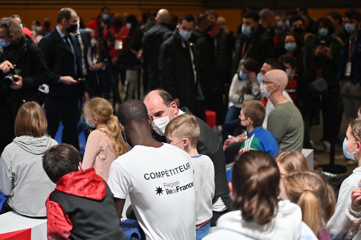 WorldSkillsFR's tweet photo. Pour ce deuxième jour de compétition, @JeanCASTEX, Premier Ministre, @Elisabeth_Borne, Ministre du Travail et @jmblanquer, Ministre de l’Éducation Nationale ont visité la compétition et ont montré leur soutien aux compétiteurs prêts à défendre les couleurs de la France https://t.co/9vEkMdyJU6
