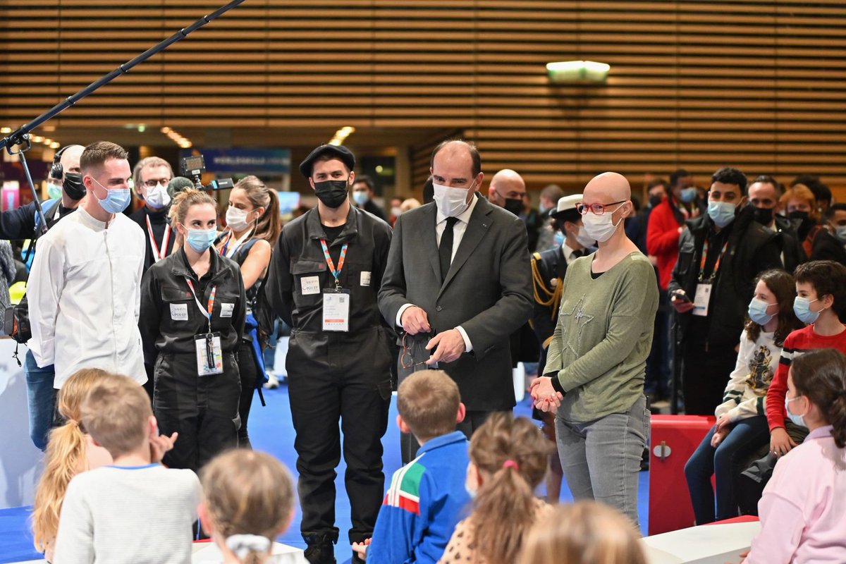 WorldSkillsFR's tweet photo. Pour ce deuxième jour de compétition, @JeanCASTEX, Premier Ministre, @Elisabeth_Borne, Ministre du Travail et @jmblanquer, Ministre de l’Éducation Nationale ont visité la compétition et ont montré leur soutien aux compétiteurs prêts à défendre les couleurs de la France https://t.co/9vEkMdyJU6