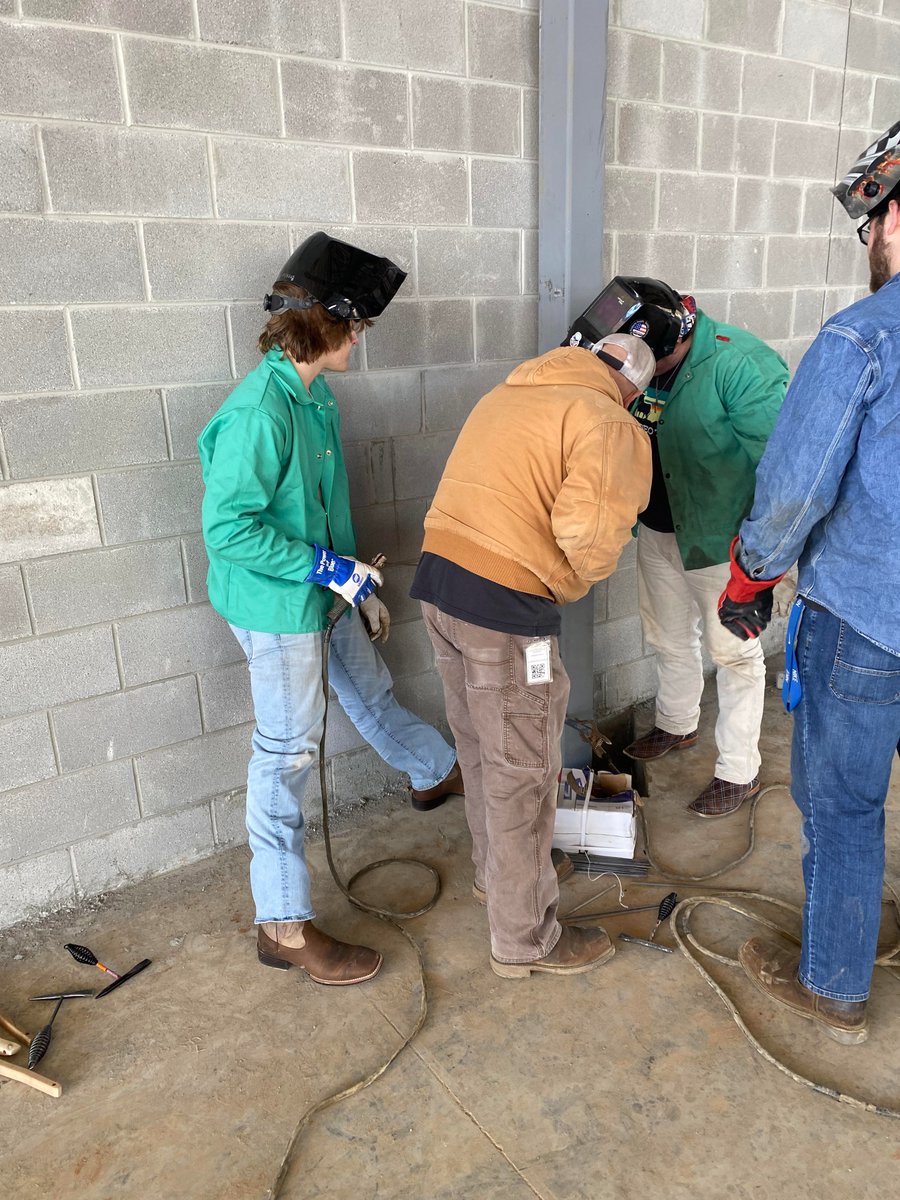KD_CIA_JaCo_AL's tweet photo. Appreciate Mr. Randy Jones with First Team Construction FTC for asking to utilize @EPCOTWELDING students today!  @JACOICA @JCBOEal @JacksonCoEDA @MTLakesChamber @GoBuildAlabama @NorthALWorks @AlabamaAchieves  
@NorthJacksonHi1 @SectionLions @SkylineSchool https://t.co/GjjNPc8lLa