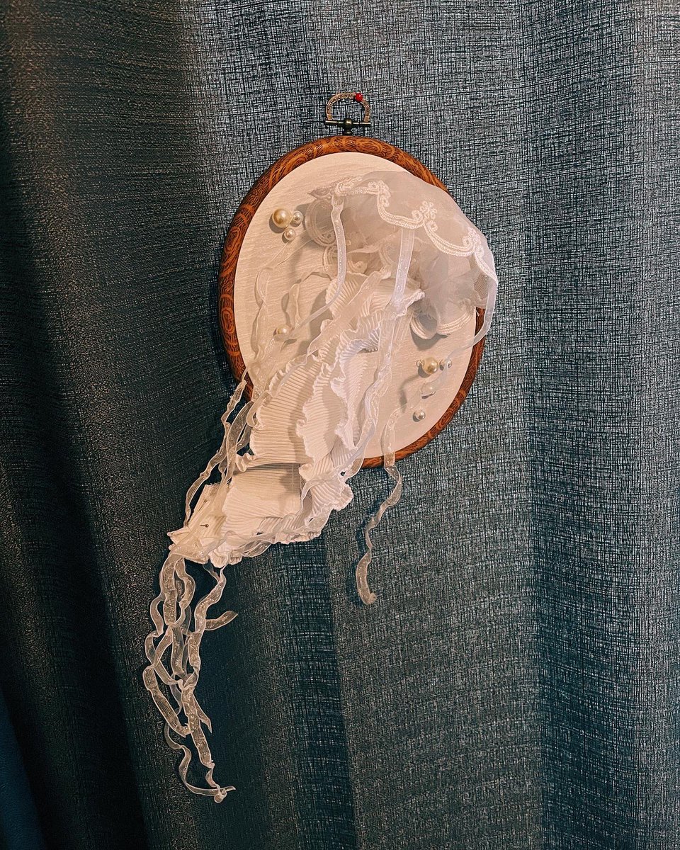 hootadilly's tweet photo. Whipped up this jelly last night! Sort of a test run for a bigger project idea should I get around to doing it. Didn’t turn out so bad! Might try one with a darker background too. #textileart #jellyfish #art #diy #seajelly #fabric https://t.co/LHfJfoMETL