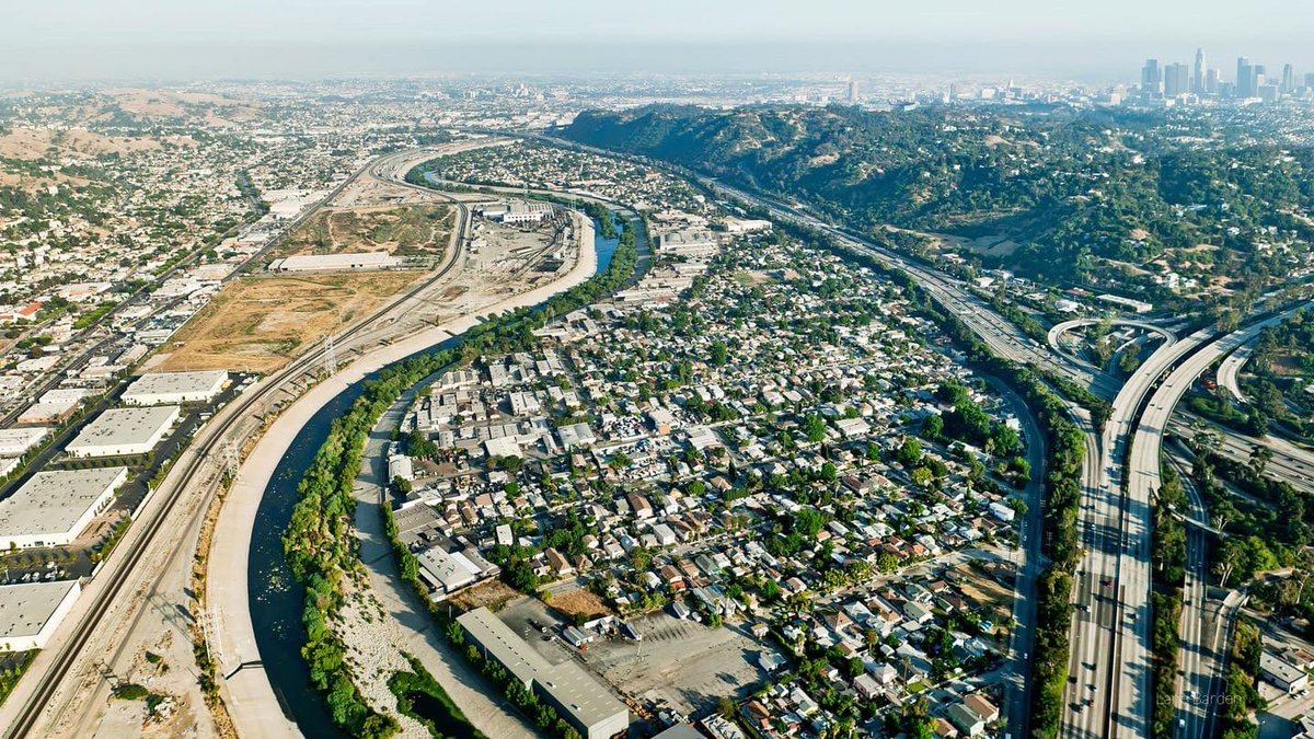 chrisreedstoss's tweet photo. My spring @harvardgsd studio will explore themes of connectivity, resilience, and landscape infrastructure through the particular lens of metropolitan-scale wildlife corridors and crossings in and around #losangeles 
photos by @lane_barden and @mikebellemeprojext https://t.co/J3Sgjz5BQw
