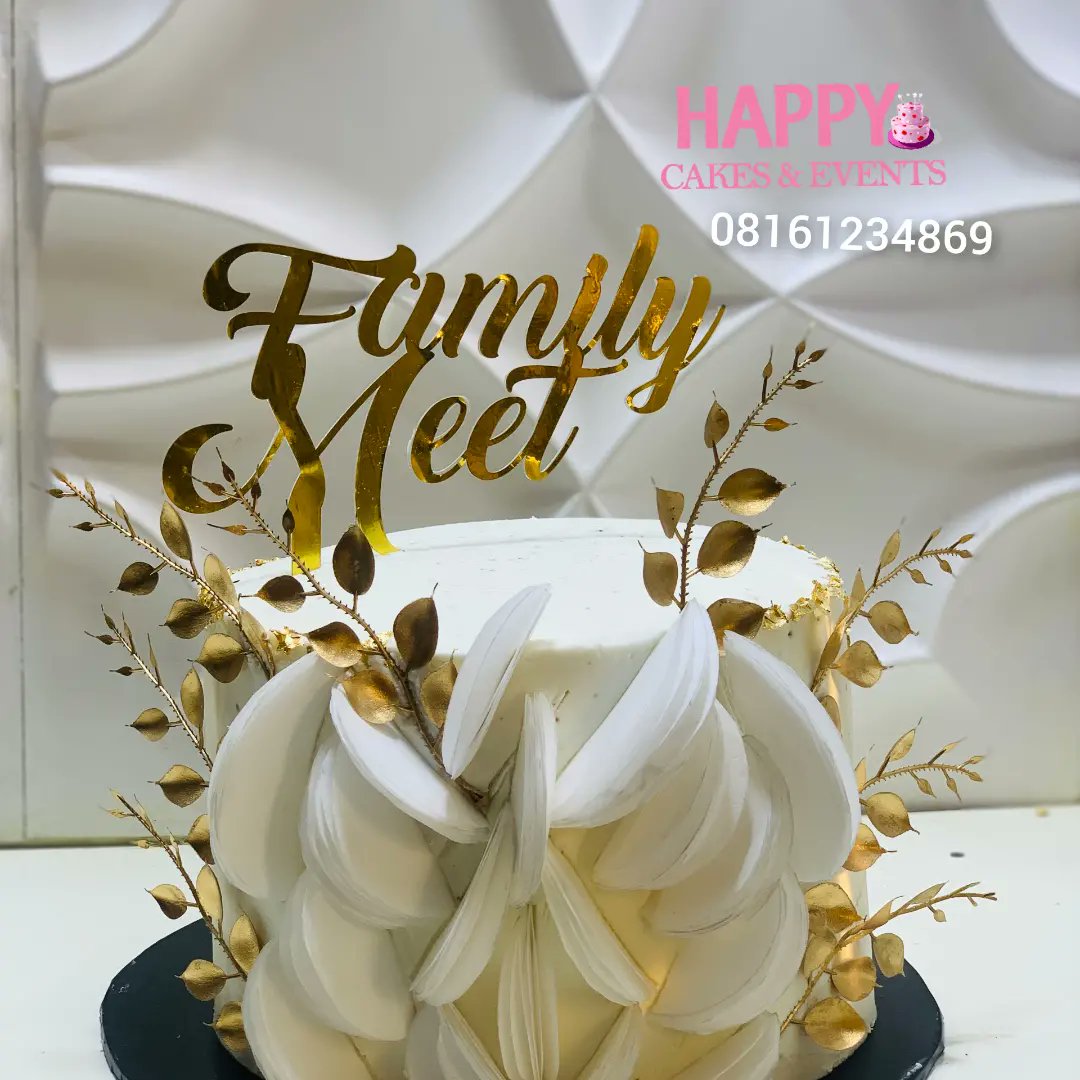 EwumiH's tweet photo. Simple but classy introduction cake
#ijebubakers
#Introductioncake
#Naijabakers https://t.co/bqfhVxctUp