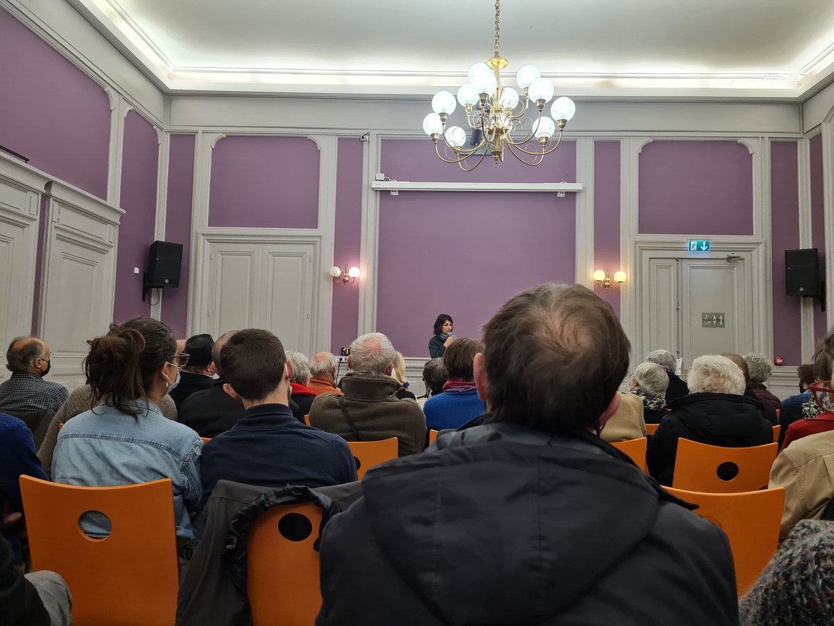 Titeeny's tweet photo. Beaucoup de personnes présentes à Besançon pour suivre le debat entre notre presidente de l'Union populaire face à Edwy Plenel.

#unionpopulaire https://t.co/cOAeJGMwD3