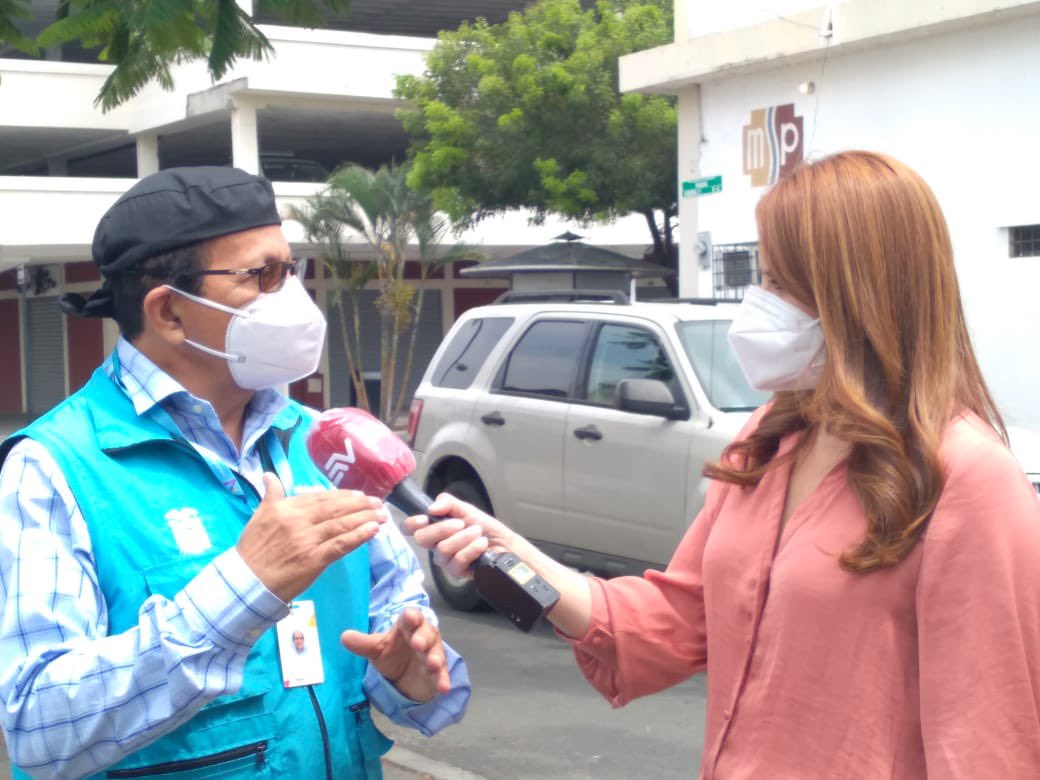 Salud_Guayas's tweet photo. #JuntosPorLaSalud| Epidemiólogo del Distrito 09D04, Wilson Bermeo, informa en @ecuavisa sobre medidas preventivas contra enfermedades que suelen presentarse durante la estación invernal. https://t.co/8JJhrcDQCg