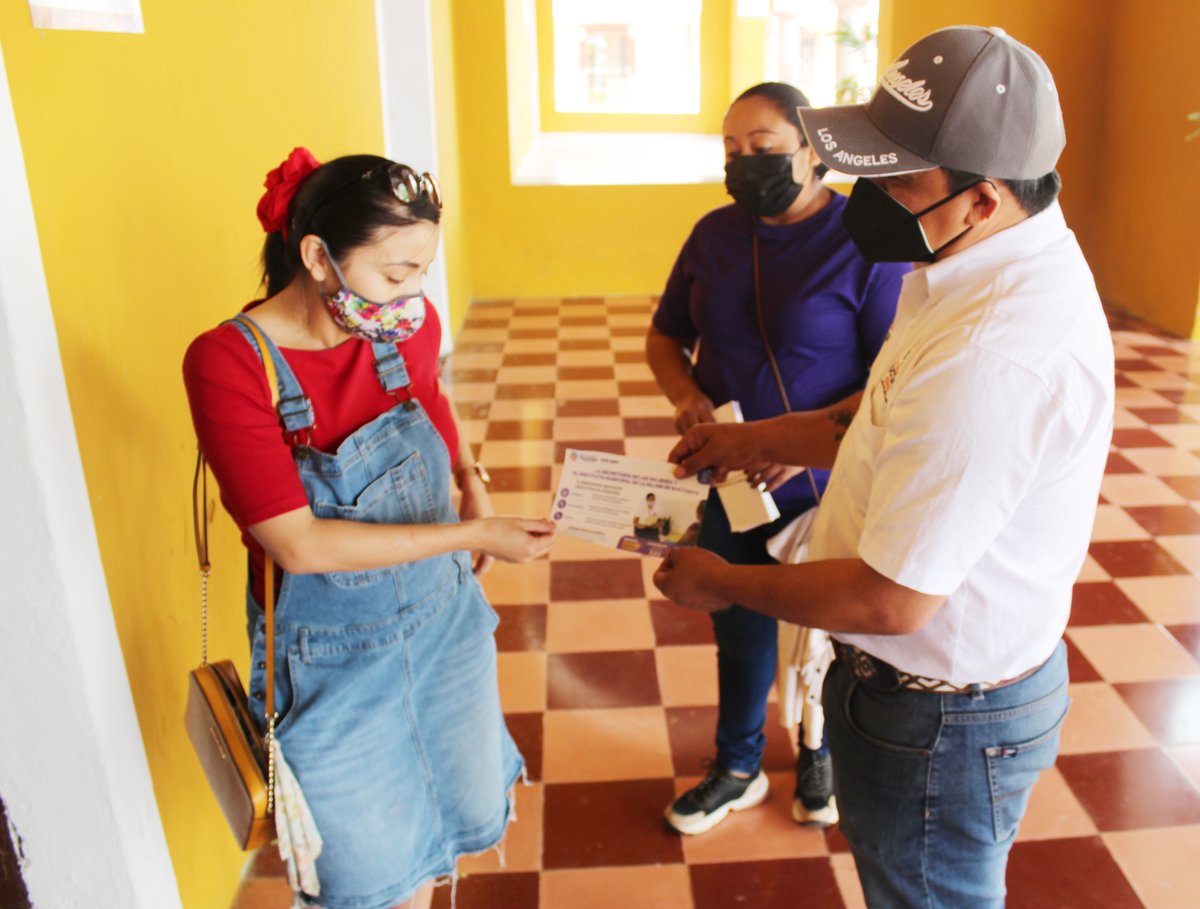 CAEYYucatan's tweet photo. En el municipio de #Buctzotz, estamos visitando casa por casa a mujeres de ésta localidad, como nos instruyó el Gobernador @MauricioVila, donde, a través del “Volanteo Violeta”, llevamos información https://t.co/IbGITtEjeT