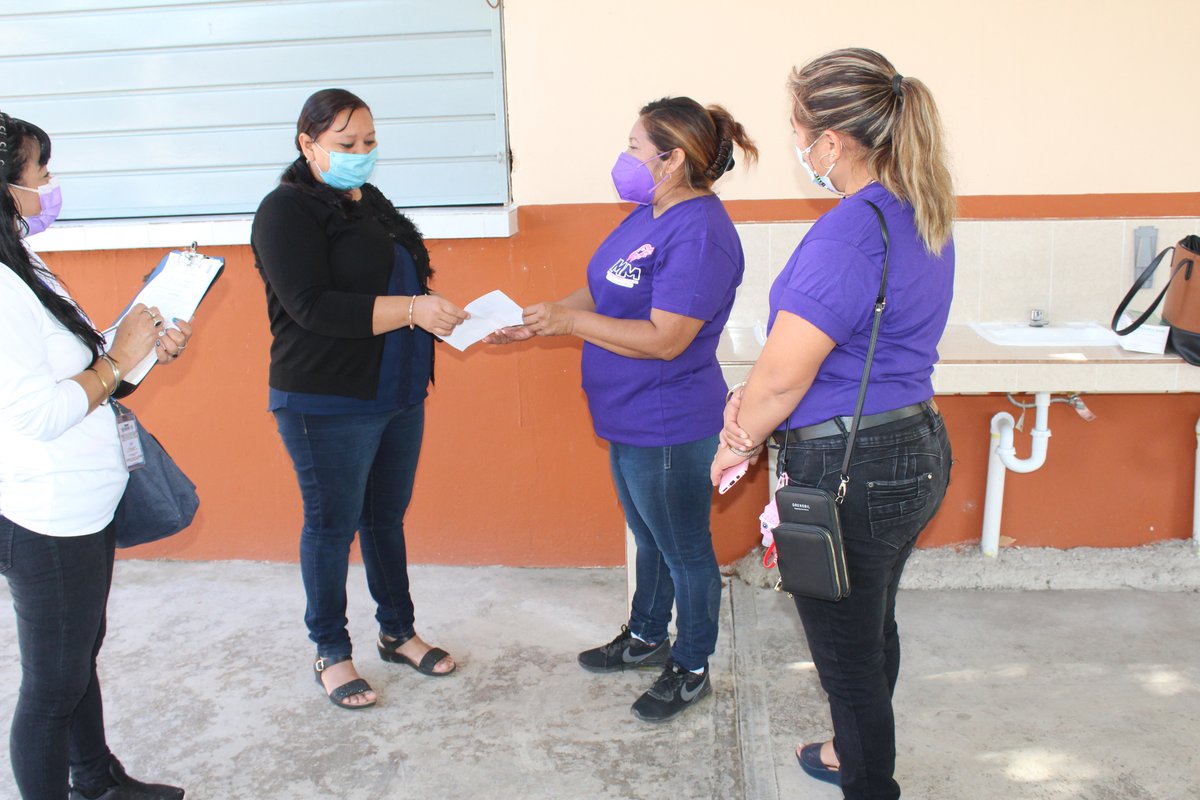 CAEYYucatan's tweet photo. En el municipio de #Buctzotz, estamos visitando casa por casa a mujeres de ésta localidad, como nos instruyó el Gobernador @MauricioVila, donde, a través del “Volanteo Violeta”, llevamos información https://t.co/IbGITtEjeT