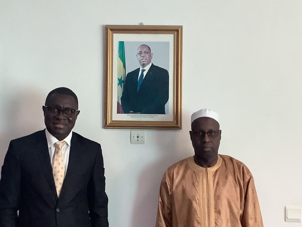 Le nouveau Directeur général du CSE, le Pr @Cheikh MBOW, reçu par M. <a href="/Abdou/">Abdou</a> Karim Sall, Ministre de l’Environnement et du Développement durable.

M. <a href="/KarimSall/">Abdou Karim SALL</a>, Ministre de l’Environnement et du Développement durable a reçu le Directeur général du <a href="/Csesenegal/">Csesenegal</a>, 24 heures après ..