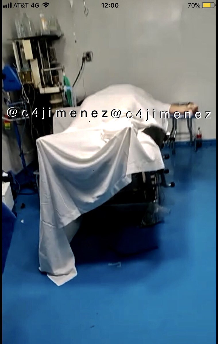 c4jimenez's tweet photo. HIUYERON los MÉDICOS
Asi abandonaron el cadáver de la joven q acudió a realizarse una cirugía estética.
Dijeron q fue muerte natural y se fueron de la clínica sin reportarlo a @FiscaliaEdomex 
Hasta ahora no se sabe nada de ellos.

La historia y las imágenes, 6:30 en @telediario https://t.co/7nVAcD1qQT