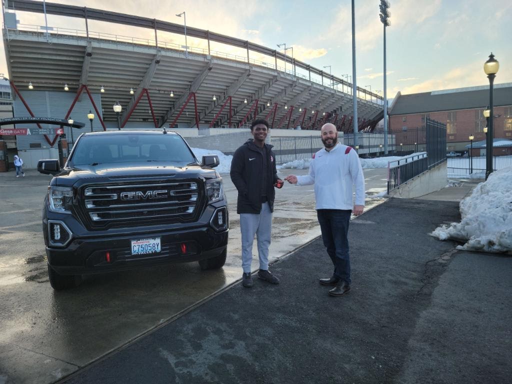 Valley_GMC's tweet photo. WELCOME TO WSU!!! 🥳 We are very excited to partner with @Cameron7Ward  Enjoy the @GMC Sierra At4. Here is our General Manager Bryant Claudon delivering Cam's New Ride! #GoCougs  #WSU #Wazzu #GoCougs #CameronWard #Cougs #CougsFirst #GMC #gmcsierra #SierraAT4 https://t.co/FUX2qhuii4