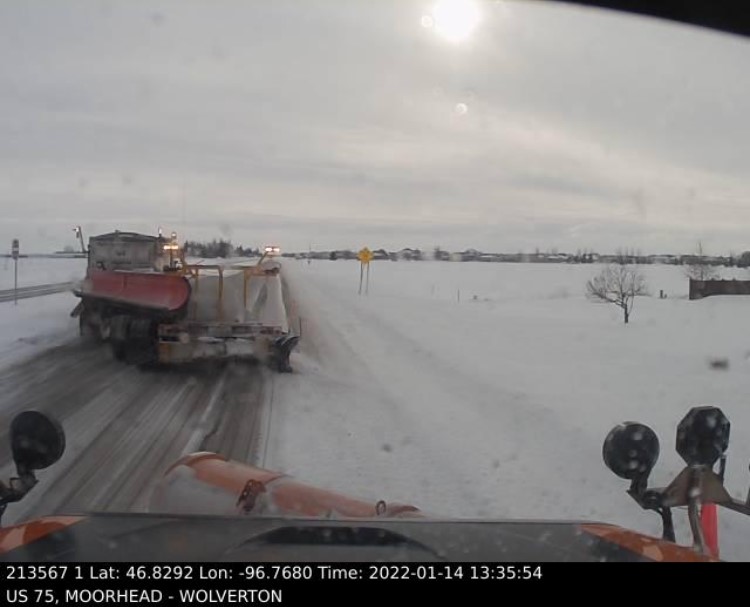 MnDOT's tweet photo. SnowβοΈ is creating travel challenges across the state. Check https://t.co/yhtPwRwDks for changing road conditions. Expect to see snowplows at work, stay back to stay safe.
#StayBackStayAlive #MnDOT #511mn https://t.co/QrXmucXcyX