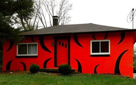 PardonMyTake's tweet photo. In 2015 a Bengals fan painted his house as a Bengals helmet because he got a divorce and no one could tell him not to do it. https://t.co/B7Q7nE5y8X
