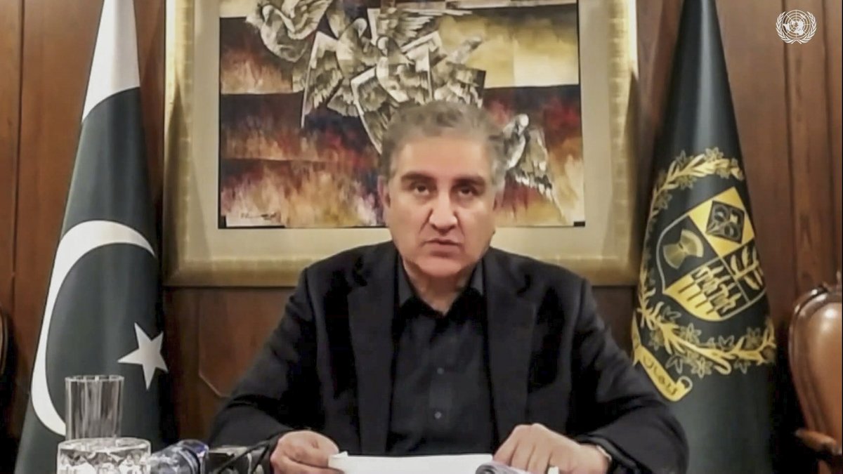 UNOSSC's tweet photo. Speaking at the Group of 77 chairmanship handover from Guinea to Pakistan, many delegates joined the Foreign Minister of Pakistan Makhdoom Shah Mahmood Qureshi in emphasizing that we must reinforce and strengthen #SouthSouthCooperation, without replacing North-South Cooperation. https://t.co/ngdHOeQ5Z0