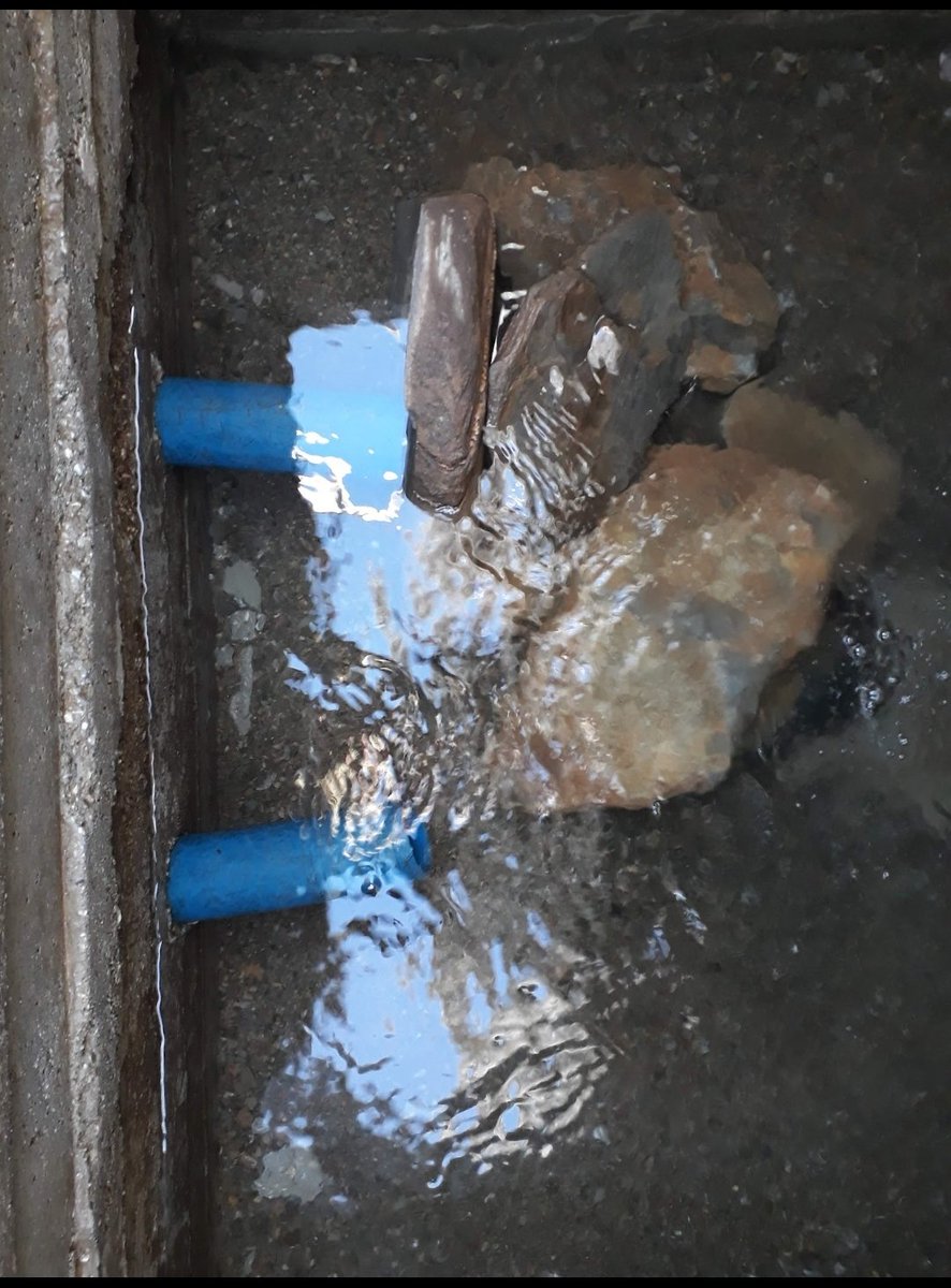 Aksu köyünün içme suyunu yıllardır bilinçli bir şekilde bozan Adaklı (Alekanan) köyü sakinleri bu olayın yaşanmasına sebebiyet vermişlerdir. bu kirli zihniyet az kalsın üç can alıyordu!!! <a href="/HakkariValiligi/">T.C. HAKKARİ VALİLİĞİ</a> @ykaymakamlik <a href="/DevletSu/">devlet su işleri</a>