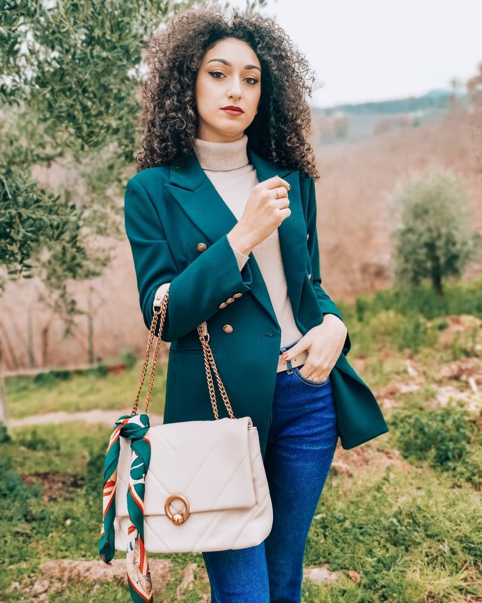 purshcollection's tweet photo. Change it up! Scarves are a wonderful and super creative way to accessorize your existing bag. Use existing pieces and upcycle!

Colors, patterns and different ways to tie them - the options are (almost) endless!

📷@ fofyalfo92 on IG features her scarf with the Camille bag https://t.co/wdhG3EN4Sc