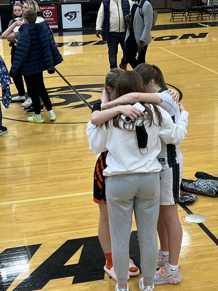 KleboQuinn's tweet photo. When East meets West and Morton comes to cheer them both on! @CreaseyKarleigh and @megwilliams25 battled hard but had nothing but love and support post game! @maggiehobson23 was the cherry on top! Thankful for the @iv_warriors family and lifelong friendships! https://t.co/0RA2rZZlnf