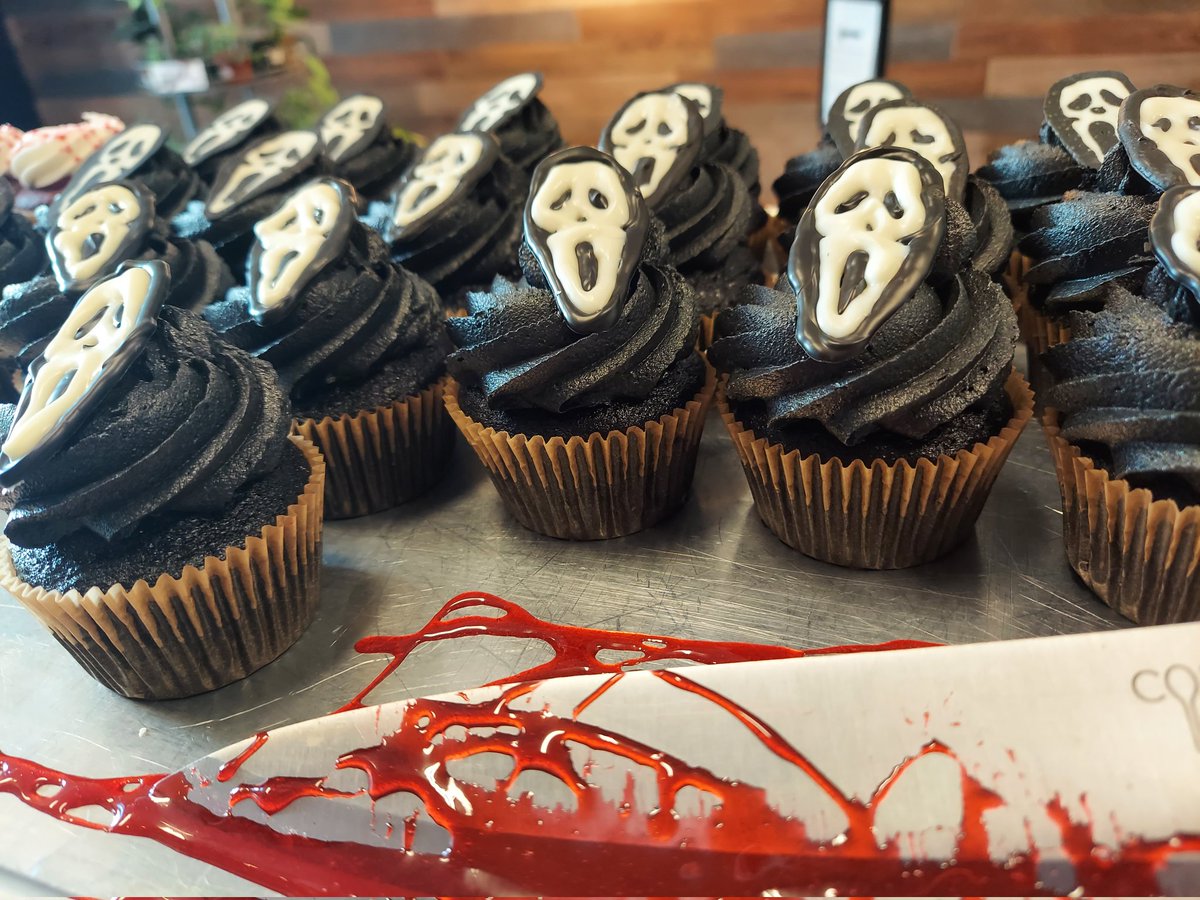 mayday_too's tweet photo. This week, the ice cream shop got to do an official promo/collab with Paramount for the new Scream movie.. these are the results! (credits included in pictures) https://t.co/T4qHsvAGHK
