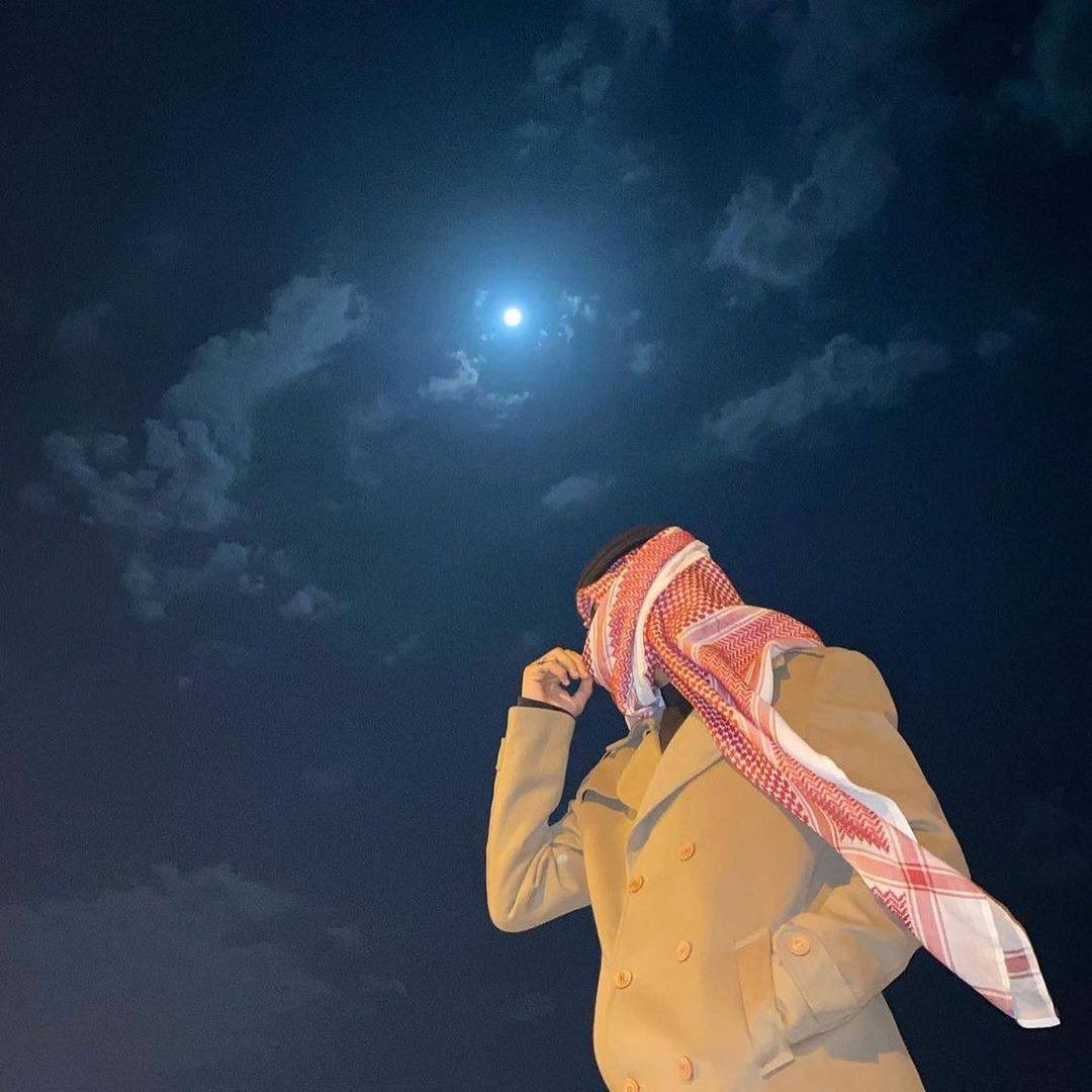 wtmz5's tweet photo. #وأشتاق لك شوق القمر لليالي . https://t.co/UJKOZZSmy4