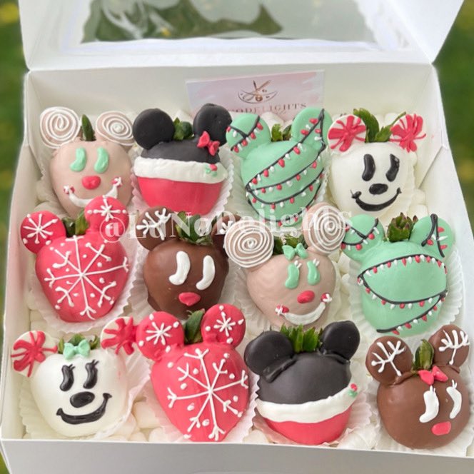 Truly love dipping berries💕 follow my ig: @lunodelights to place your orders! I’m also taking orders for Valentine’s Day🥰 (link in my bio)