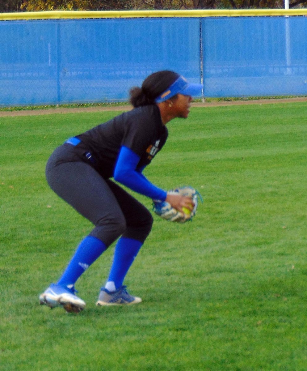UCRSoftball's tweet photo. Just play. Have fun. Enjoy the game.
#Ryear https://t.co/FAZFTJDO2j