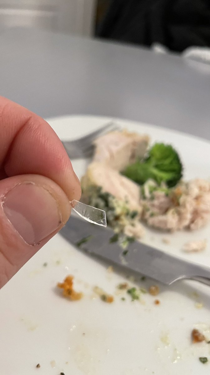 markprice965's tweet photo. Thanks @Tesco for having glass inside your food. 👍🏼 https://t.co/Y8hYVlkfiJ