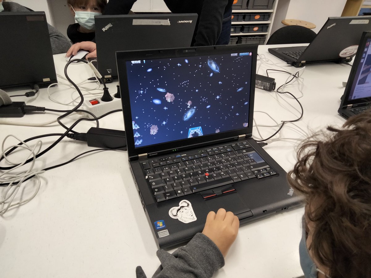 holanube7's tweet image. Esta semana los niños de clase has disfrutado con #3dsalsh #gcompris y #tuxmath diseño #juegoseducativos  y mates para los más pequeños. #russafa #valencia #Steam