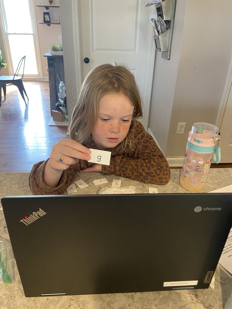 Sounding out words with <a href="/CalvertsKinders/">Mrs Calvert Kinders</a> #nti <a href="/JresRockets/">JRES</a>