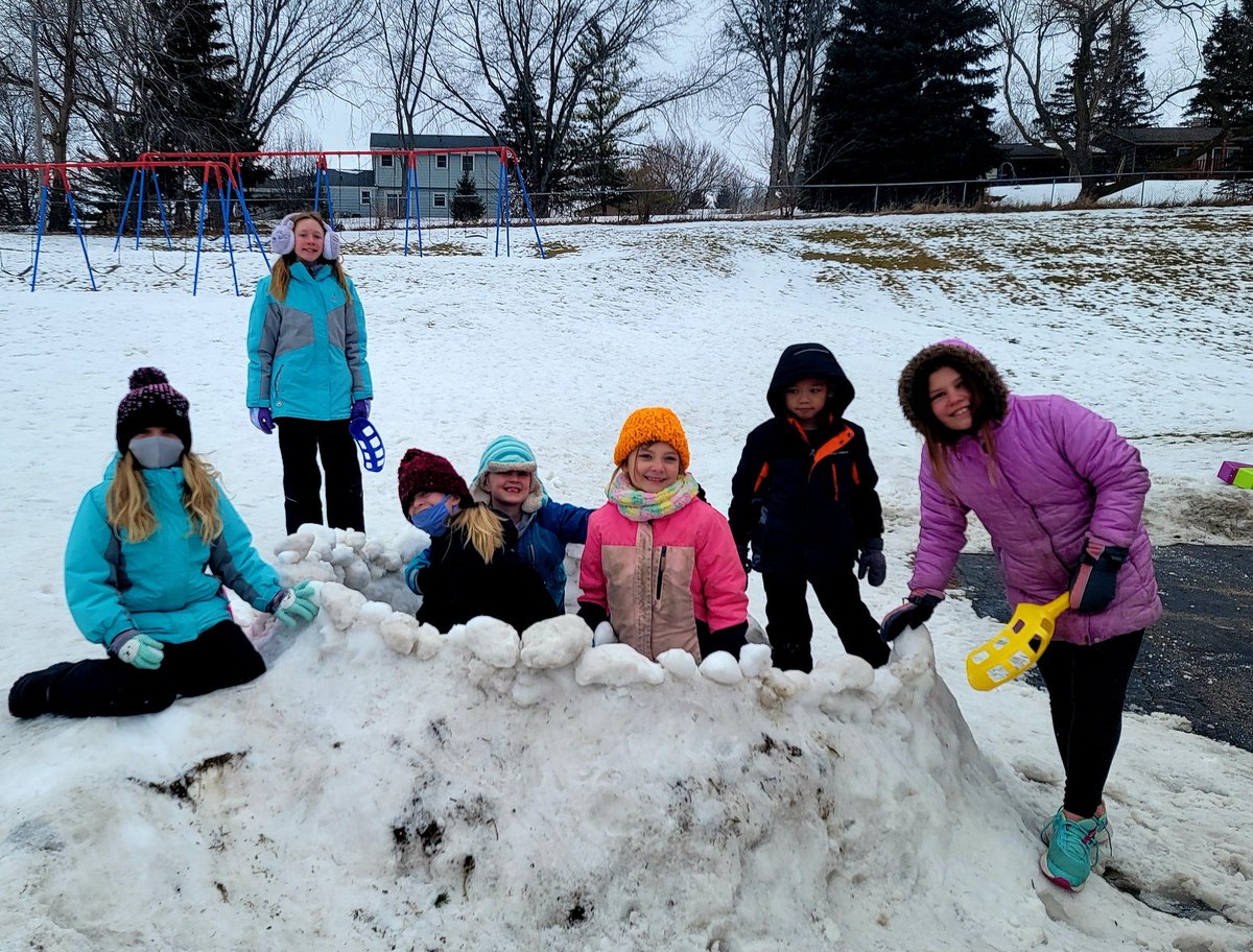 jeannesieg's tweet photo. I got to cover recess today. I love seeing how much fun our @RSDWisconsin students love the snow and cold. https://t.co/Vsdcw6zije