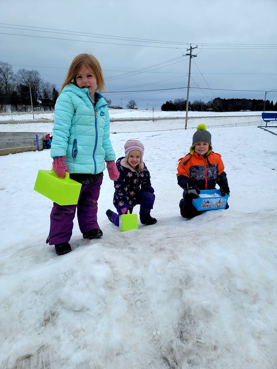 jeannesieg's tweet photo. I got to cover recess today. I love seeing how much fun our @RSDWisconsin students love the snow and cold. https://t.co/Vsdcw6zije