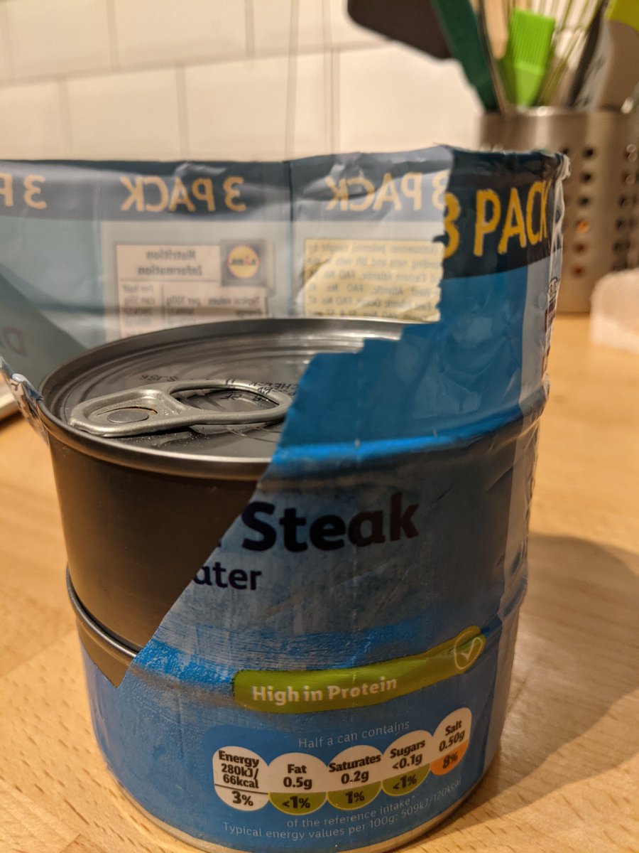 PigeonCooo's tweet photo. @LidlGB - is it intentional that these cans have no label??? Not massively helpful having unlabelled cans in a cupboard. ☹️ https://t.co/56k1kxzMMg