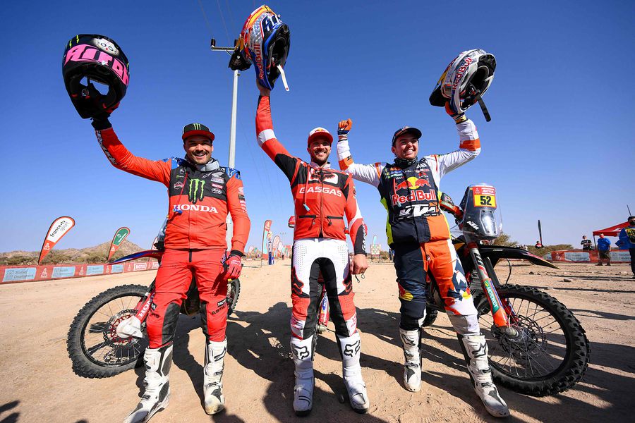 Pablo Quintanilla terminó segundo en las motos del Dakar 2022. El chileno ganó la última etapa, pero no le alcanzó para quitarle el título al británico Sam Sunderland. El austriaco Mattias Walkner cerró el podio.
DEPORTES DE ACCIÓN Y CULTURA
#motos #Dakar2022 <a href="/quintanilla102/">PABLO QUINTANILLA</a>