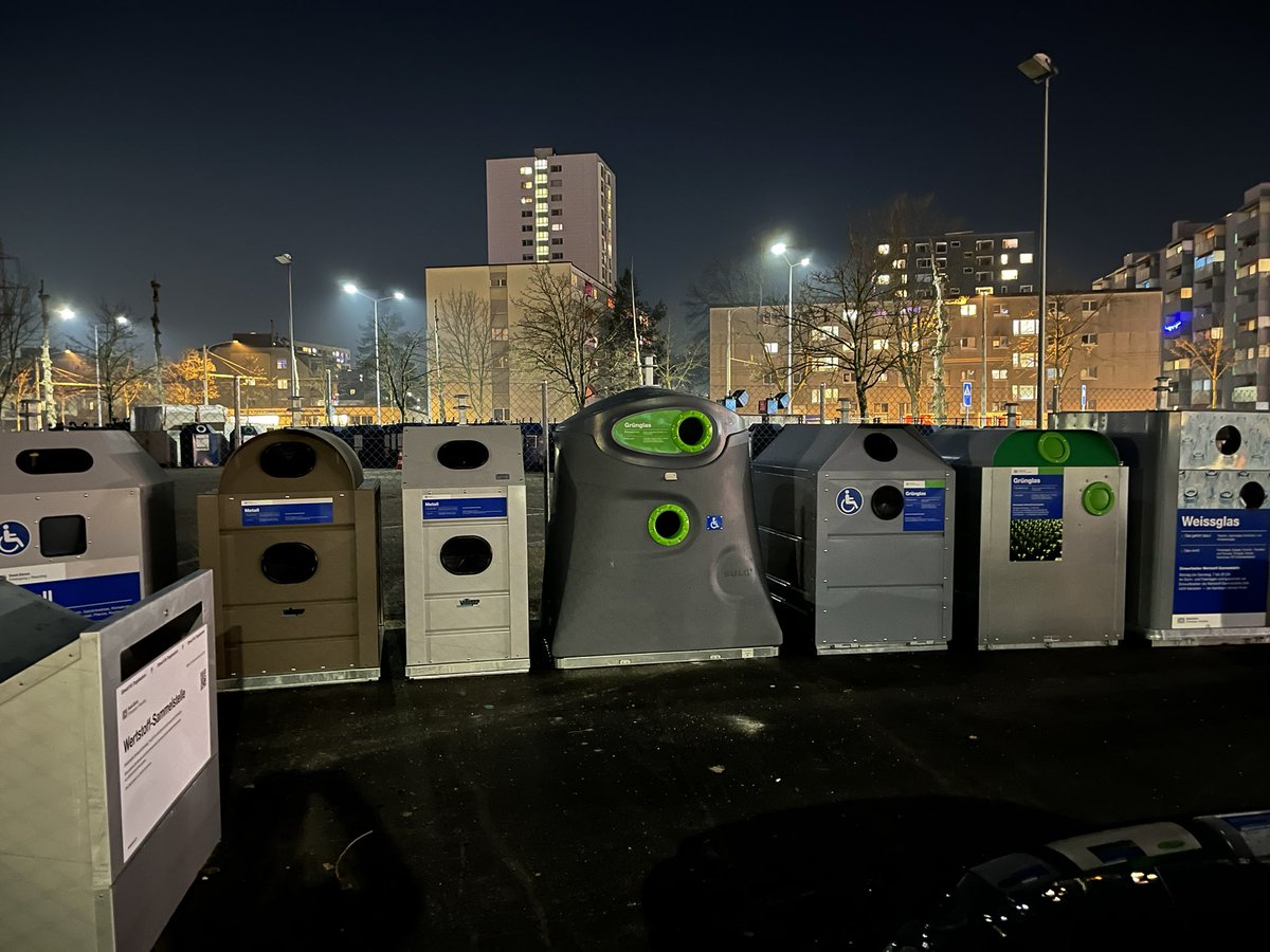 vale_g94's tweet photo. Calm friday nicht #Müll #recycling #Schwamedingen https://t.co/zJtBAryE9C