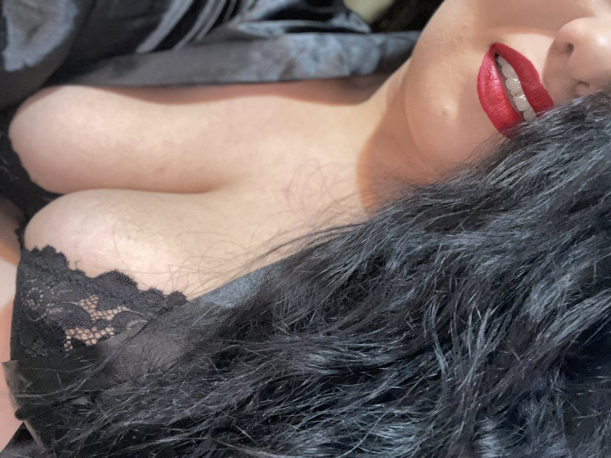DannyBanksy's tweet photo. Life is not pink, it's the color you want! I prefer a black one full of fantasies! ❤️🧚🏼‍♀️ @pornstars2019  @OnlyFansSupport  @OnlyFansSpot  I'm waiting for you here ➡️https://t.co/41dL0KQ3RW ⬅️❤️❤️ https://t.co/MFjgFbm7Gc