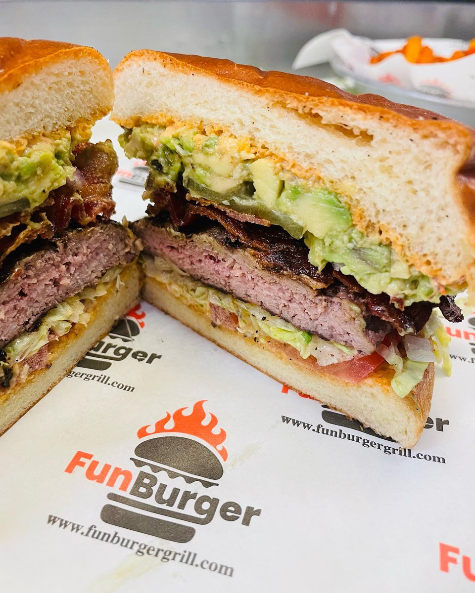 FunburgerGrill's tweet photo. A delicious masterpiece 😍 Our Cali Fun Burger just got a makeover. Now featuring more creamy avocado, crisp bacon, and smoky chipotle sauce!! 
.

𝐃𝐨𝐨𝐫𝐃𝐚𝐬𝐡, 𝐆𝐫𝐮𝐛𝐡𝐮𝐛, 𝐔𝐛𝐞𝐫𝐄𝐚𝐭𝐬, 𝐏𝐨𝐬𝐭𝐦𝐚𝐭𝐞𝐬 
🍔 https://t.co/XYncuVAZ5v | (805) 527-2515 🔥 https://t.co/zfClrivY26