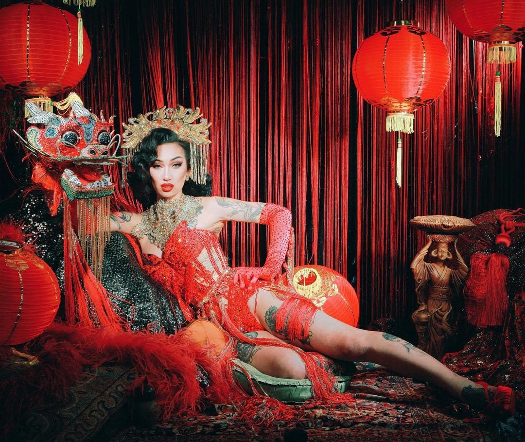 BazoomBurlesque tweet media