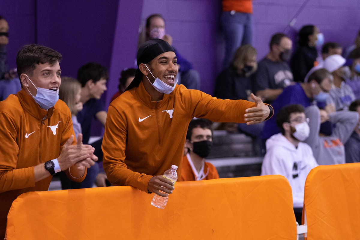 TexasTFXC's tweet photo. Yaseen Abdalla put on a show in Clemson winning the men’s mile at 4:01.39 🤘 https://t.co/ZCcZ8SqCXf