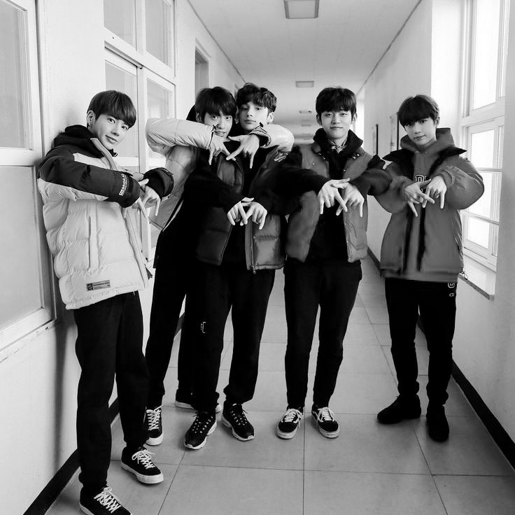 thvantaepinggu's tweet photo. One of the few people i know who has the biggest, purest hearts. I am absolutely proud of how much they’ve overcome difficulties and trials. @TXT_members, you are a blessing to this world🤍
BIGHIT CHECK YOUR EMAIL
#BigHitProtectTXT #WeStandForTXT #TOMORROW_X_TOGETHER https://t.co/TvSqRR15uh