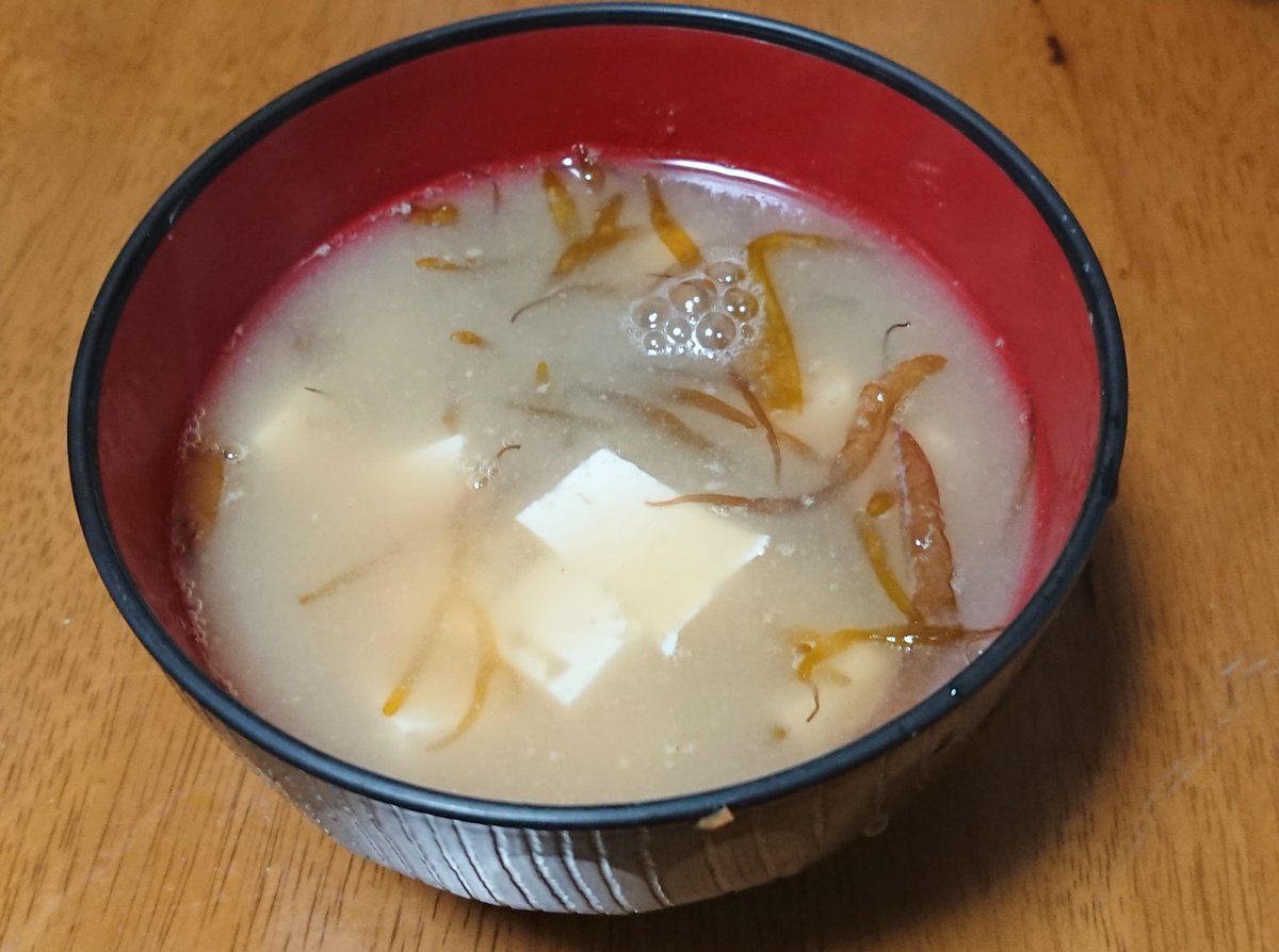 皆さま、おはようございます(^-^)/ 今朝のお味噌汁は『ふのりの味噌汁』です。朝の一杯どうですか、磯の香りがとてもいいです✨