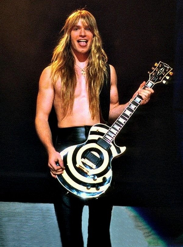 Happy 55th Birthday to 1 of my favorite guitarist! Zakk Wylde. 