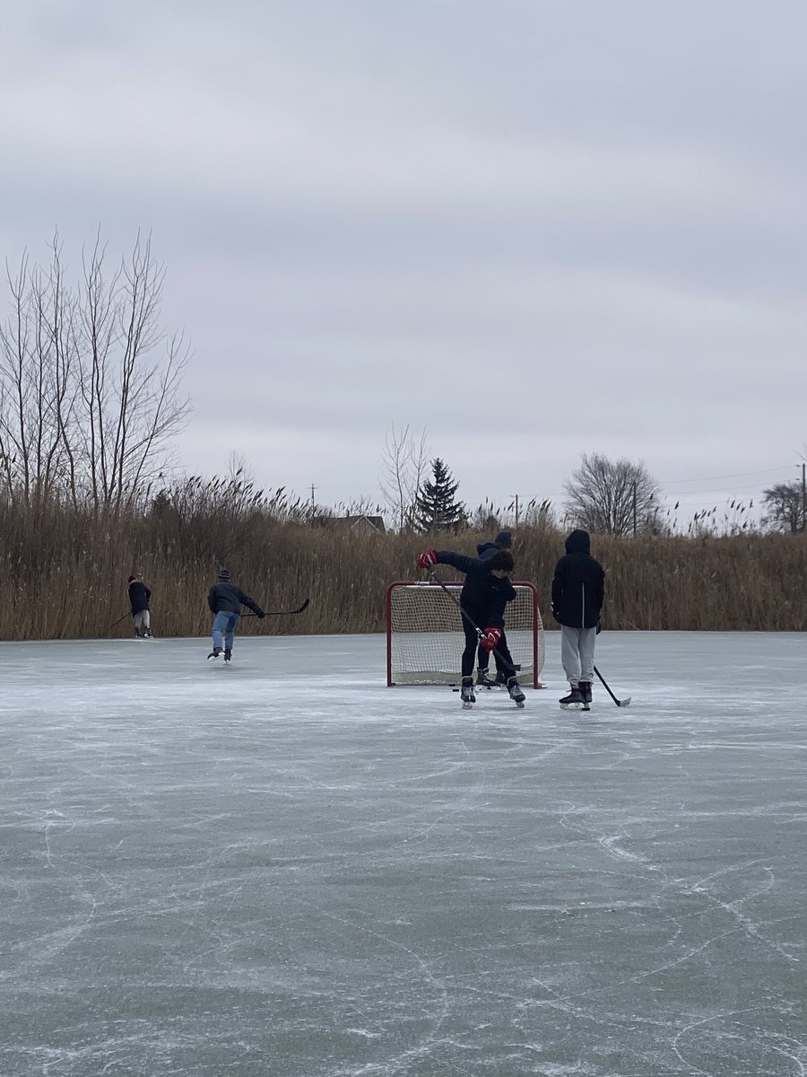 madfarms's tweet photo. Hockey time https://t.co/i2oYmM8Yzq