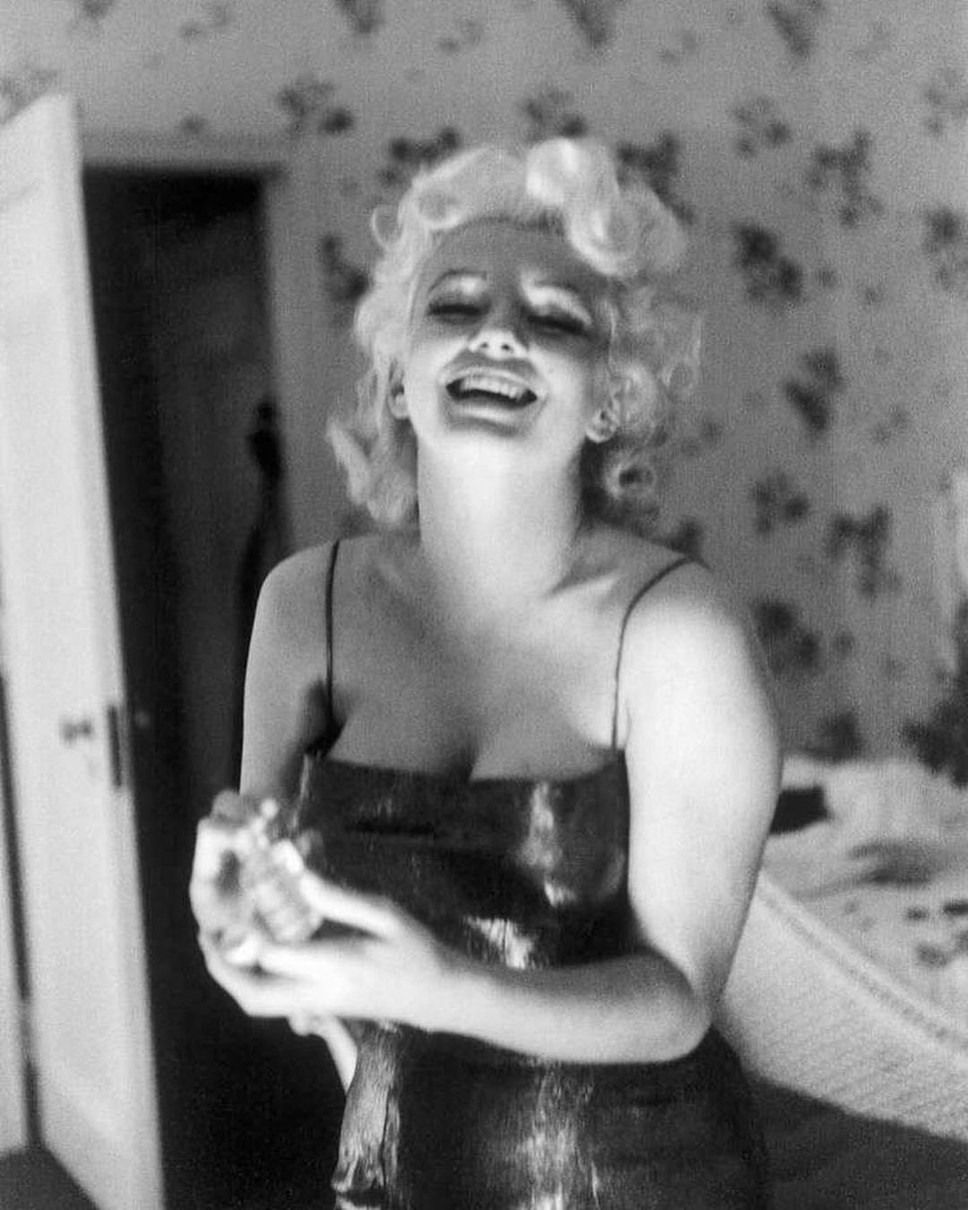 Vulox Vanity on X: Marilyn Monroe getting ready in her suite at